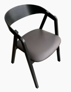 Laura stol i svart med svart PU