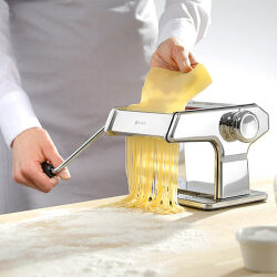 Kock och pastamaskin