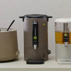 Hetvattenkokare i färgen Taupe