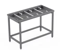 Utmatningsbänk med hela och korta rullar - sektionshylla - måttbeställd