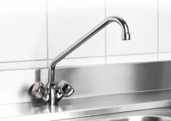 Köksblandare för diskbänk