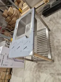 Rostfri diskbänk med BE-50 disklåd på höger sida och löstagbar hylla, 1000x600x900mm