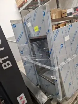 Diskbänk med stor ho och krok till huvdisk i båda sidor. 1500x650mm