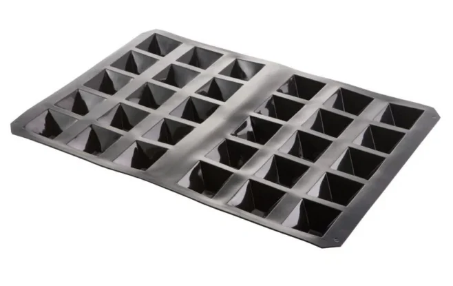 Silikonform 30 pyramider 60 x 40 cm för 7,1 x 7,1 x 3 cm