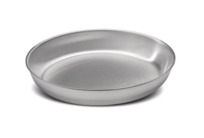 Rund serveringspanna 26 cm i rostfritt stål med träunderlägg