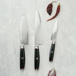 Santokukniv 16,5cm inkl knivskydd - Yaxell Super Gou Ypsilon