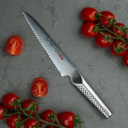 Allkniv 15 cm tandad vänsterslipad - Global Ukon