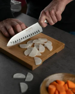 Santokukniv 18 cm olivslipad - Global Classic